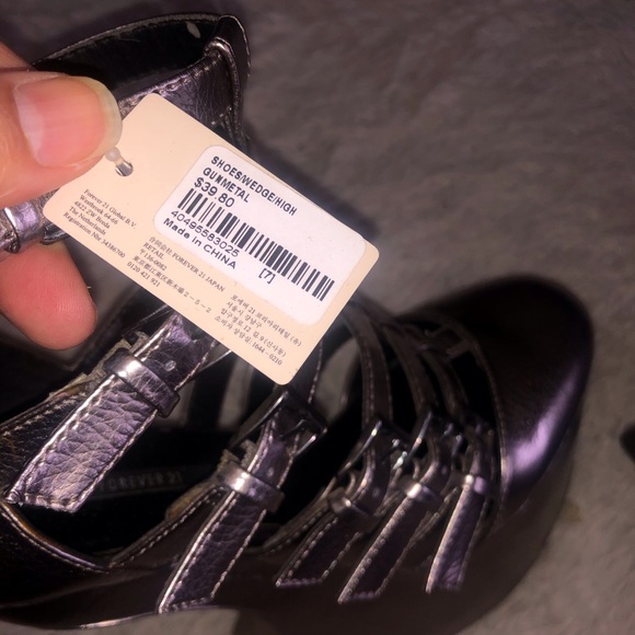 Forever 21 Heel-less shoes - Picture 5 of 12